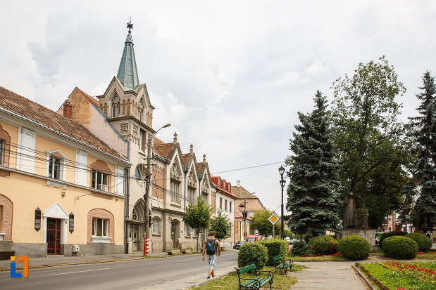 poza-din-lateral-cu-biserica-unitariana-din-targu-mures-judetul-mures.jpg