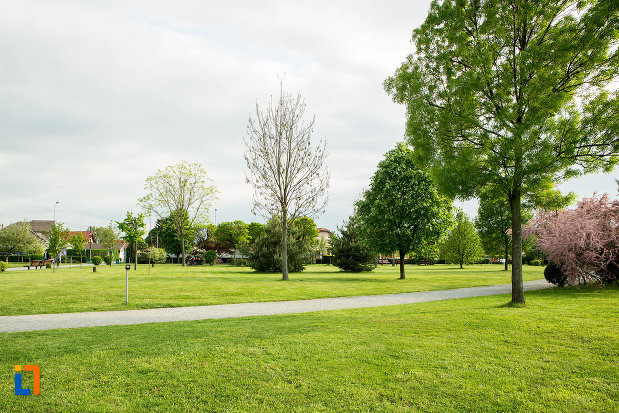 poza-din-parcul-coloanei-fara-sfarsit-din-targu-jiu-judetul-gorj.jpg