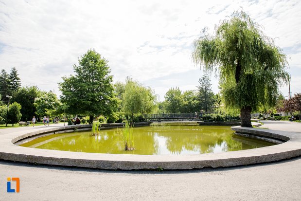 poza-din-parcul-si-lacul-expo-din-pitesti-judetul-arges.jpg