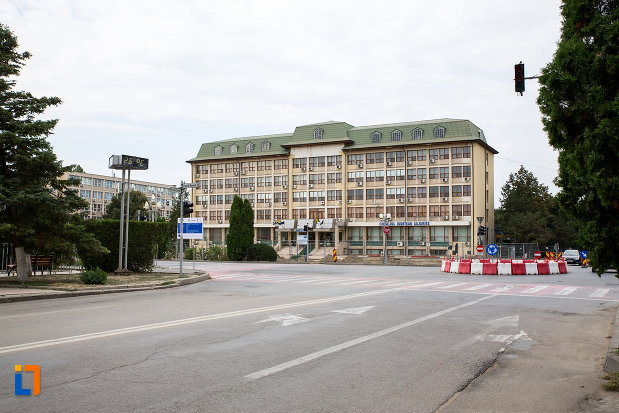 poza-indepartata-cu-prefectura-judeului-ialomita-din-slobozia.jpg