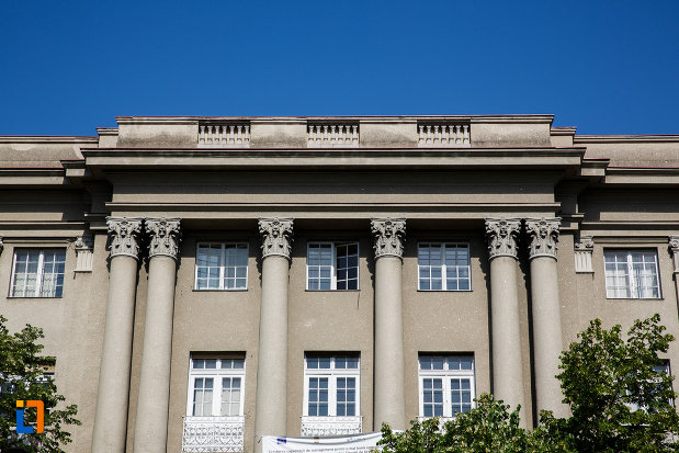 prefectura-din-timisoara-judetul-timis-insiruire-de-coloane.jpg