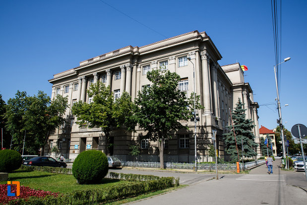 prefectura-din-timisoara-judetul-timis-vazuta-din-lateral.jpg