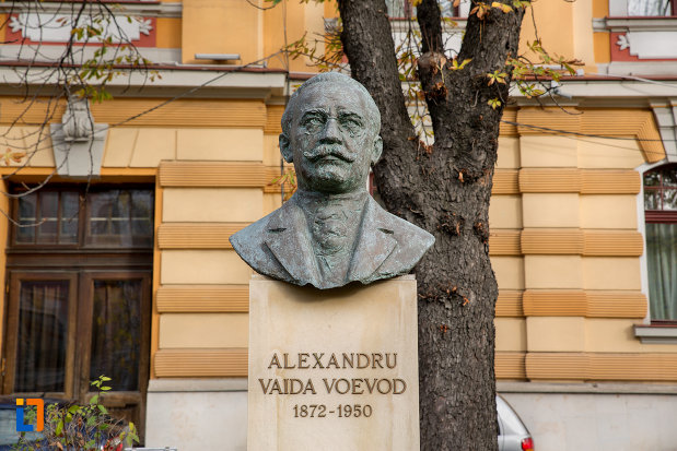prim-plan-cu-bustul-lui-alecsandru-vaida-voievod-din-cluj-napoca-judetul-cluj.jpg
