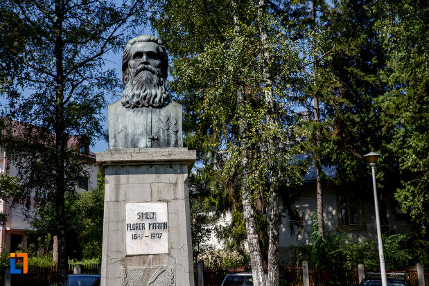 prim-plan-cu-bustul-lui-simeon-florea-marian-din-suceava-judetul-suceava.jpg