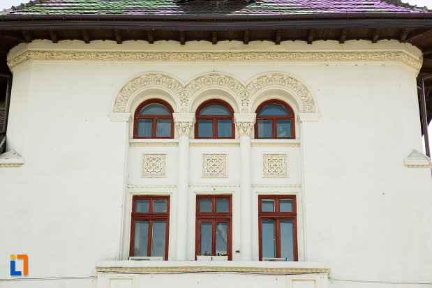 prim-plan-cu-caminul-de-ucenici-al-cooperatiei-mestesugaresti-azi-primaria-din-targu-jiu-judetul-gorj.jpg