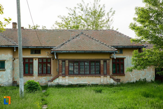 prim-plan-cu-casa-bolintineanu-din-draganesti-olt-judetul-olt.jpg