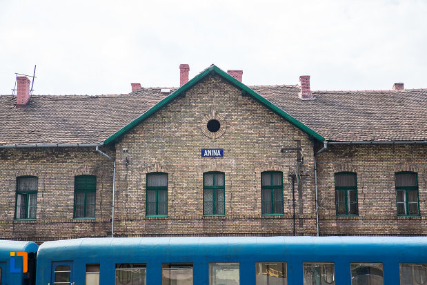 prim-plan-cu-gara-cfr-din-anina-judetul-caras-severin.jpg