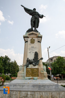 prim-plan-cu-monumentul-eroilor-din-rosiori-de-vede-judetul-teleorman.jpg