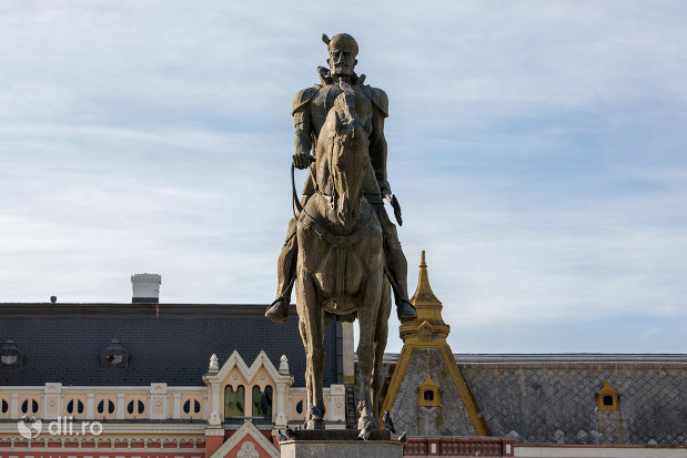 prim-plan-cu-statuia-mihai-viteazu-din-oradea-judetul-bihor.jpg