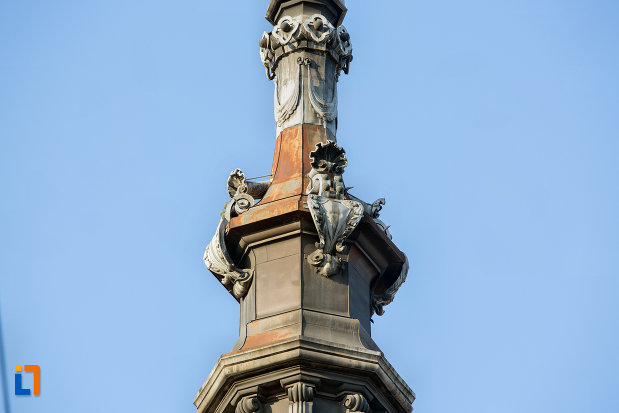 prim-plan-cu-turnul-de-la-palatul-babos-din-cluj-napoca-judetul-cluj-2.jpg