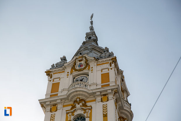 prim-plan-cu-turnul-de-pe-primaria-municipiului-cluj-napoca-judetul-cluj.jpg