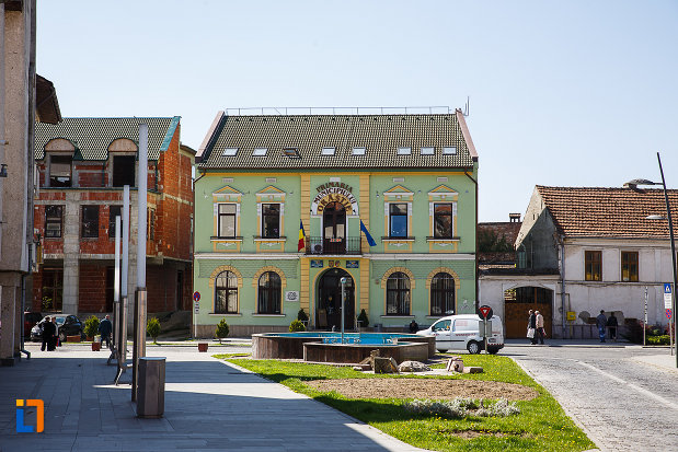primaria-din-orastie-judetul-hunedoara-aflata-in-centrul-orasului.jpg