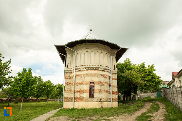 rala-din-biserica-biserica-intrarea-in-biserica-a-maicii-domnului-din-caracal-judetul-olt-vazuta-din-spate.jpg