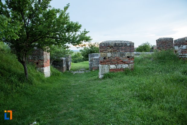 ramasite-de-zid-de-la-asezarea-romana-sucidava-din-corabia-judetul-olt.jpg