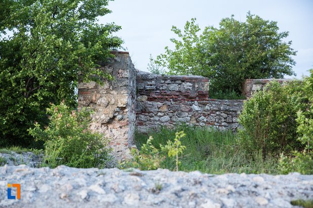 ruine-ale-cetatii-sucidava-din-corabia-judetul-olt.jpg