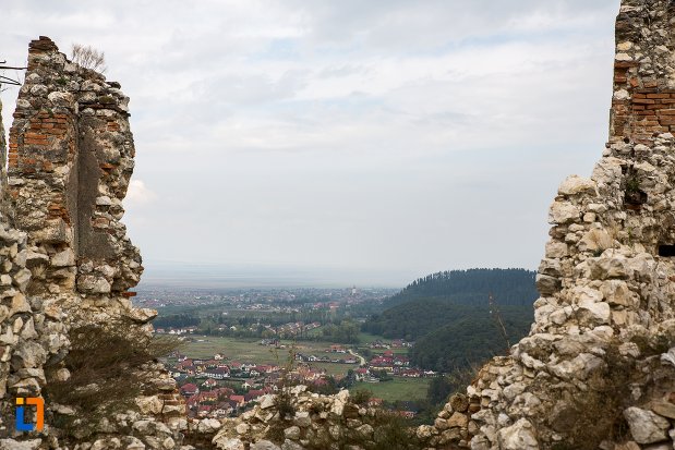 ruine-zid-de-piatra-cetatea-rasnov-judetul-brasov.jpg