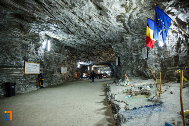 salina-din-ocnele-mari-judetul-valcea-galerie-sapata-in-sare.jpg