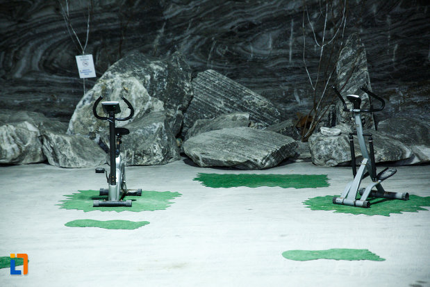 salina-din-ocnele-mari-judetul-valcea-imagine-din-sala-de-sport.jpg