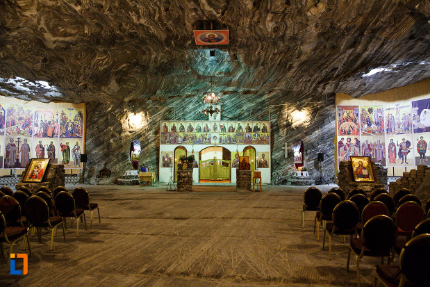 salina-din-ocnele-mari-judetul-valcea-interiorul-de-la-niserica.jpg