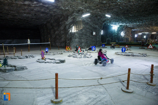salina-din-ocnele-mari-judetul-valcea-la-carting.jpg