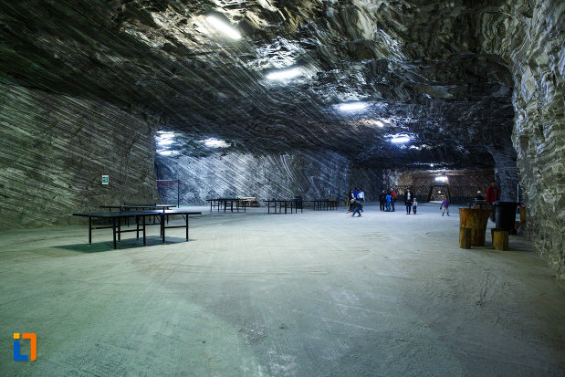 salina-din-ocnele-mari-judetul-valcea-mese-de-ping-pong.jpg