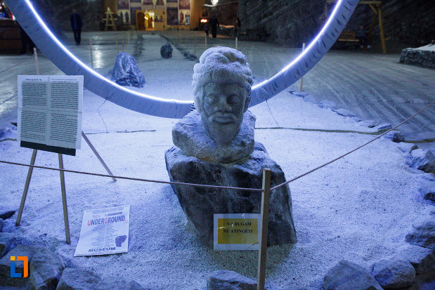 salina-din-ocnele-mari-judetul-valcea-sculptura-in-sare.jpg
