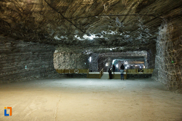 salina-din-ocnele-mari-judetul-valcea-trepte-dintre-galerii.jpg