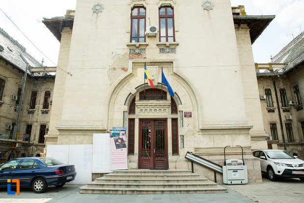 scari-de-la-palatul-administrativ-prefectura-consiliul-judetean-din-craiova-judetul-dolj.jpg
