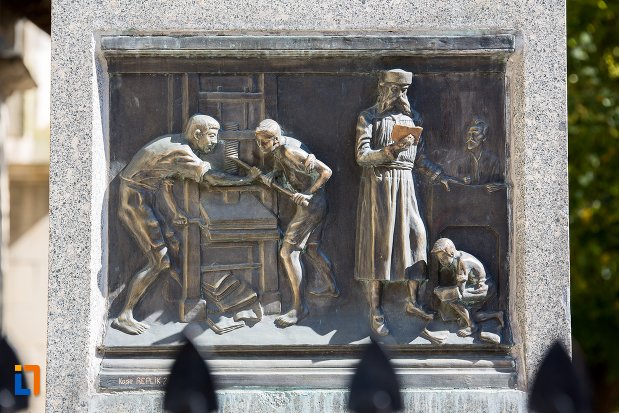 scena-de-la-statuia-lui-johannes-honterus-din-brasov-judetul-brasov.jpg