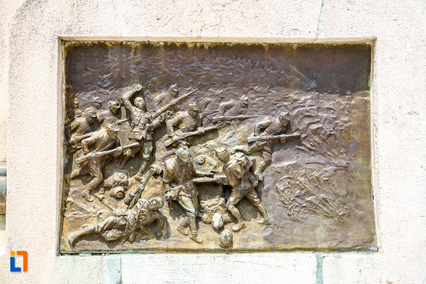 scena-de-lupta-de-pe-monumentul-eroilor-cazuti-in-primul-razboi-mondial-din-alexandria-judetul-teleorman.jpg