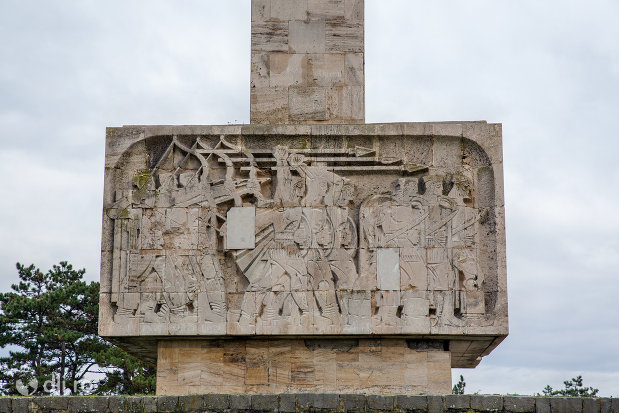scene-de-pe-baza-monumentului-mihai-viteazul-din-guruslau-judetul-salaj.jpg