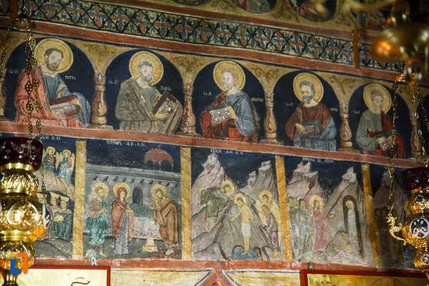 scitul-iezer-din-cheia-judetul-valcea-perete-pictat-cu-icoane.jpg