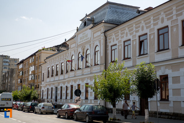 scoala-bogdan-voda-din-campulung-moldovenesc-judetul-suceava.jpg