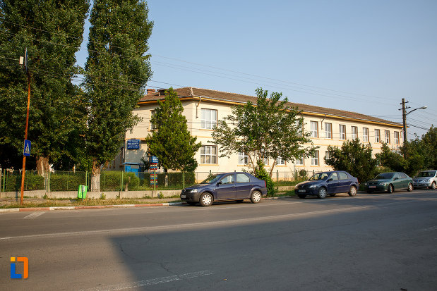 scoala-de-meserii-azi-grupul-scolar-agricol-din-rosiorii-de-vede-judetul-teleorman.jpg