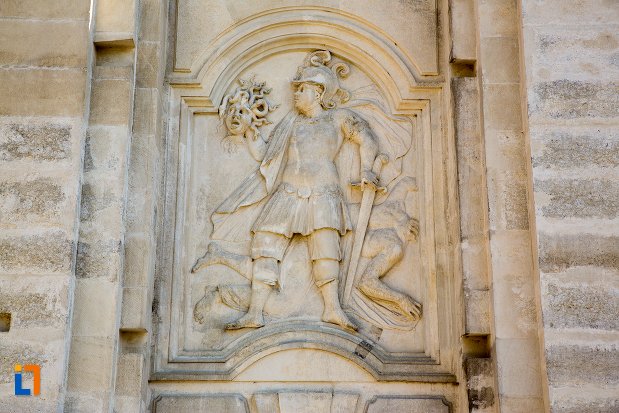 sculptura-de-pe-poarta-a-i-a-a-cetatii-din-alba-iulia-judetul-alba.jpg
