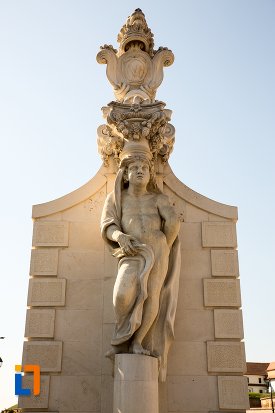 sculptura-de-pe-poarta-a-ii-a-a-cetatii-din-alba-iulia-judetul-alba.jpg