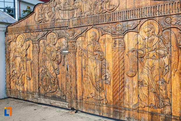 sculpturi-in-lemn-biserica-adormirea-maicii-domnului-a-fostei-manastiri-valeni-1680-din-valenii-de-munte-judetul-prahova.jpg