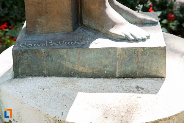 semnatura-de-pe-statuie-nud-din-braila-judetul-braila.jpg