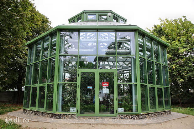 sera-parcul-dendrologic-carei.jpg