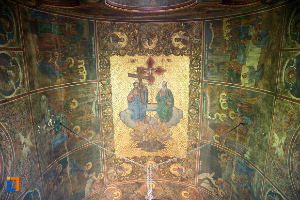 sfanta-treime-biserica-sf-apostoli-si-sf-gheorghe-din-caracal-judetul-olt.jpg