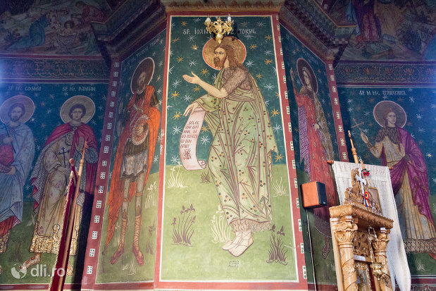 sfinti-din-biserica-greco-catolica-buna-vestire-din-oradea-judetul-bihor.jpg
