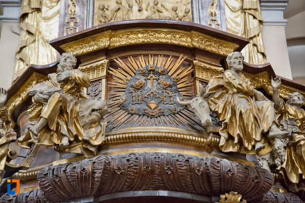 sfinti-din-biserica-romana-catolica-sfanta-treime-din-cluj-napoca-judetul-cluj.jpg