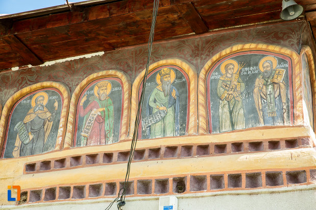 sfinti-pictati-pe-biserica-toti-sfintii-din-caracal-judetul-olt.jpg