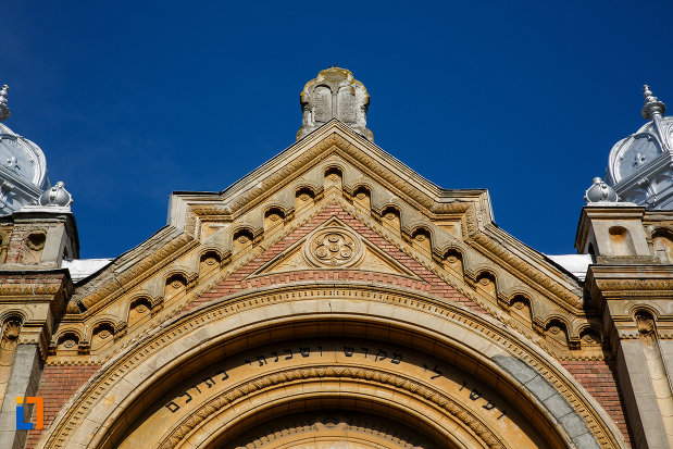 sinagoga-din-fabric-din-timisoara-judetul-timis-detalii-ornamentale.jpg