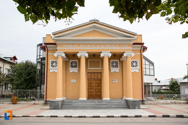 sir-de-coloane-de-la-ateneul-nicolae-balanescu-din-giurgiu-judetul-giurgiu.jpg