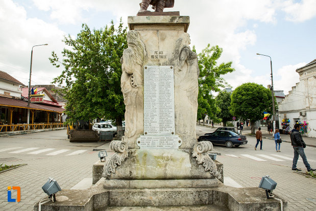 soclul-de-la-monumentul-eroilor-din-calafat-judetul-dolj.jpg