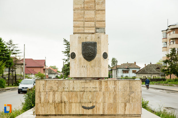 soclul-de-la-monumentul-eroilor-din-cel-de-al-doilea-razboi-mondial-din-bailesti-judetul-dolj.jpg