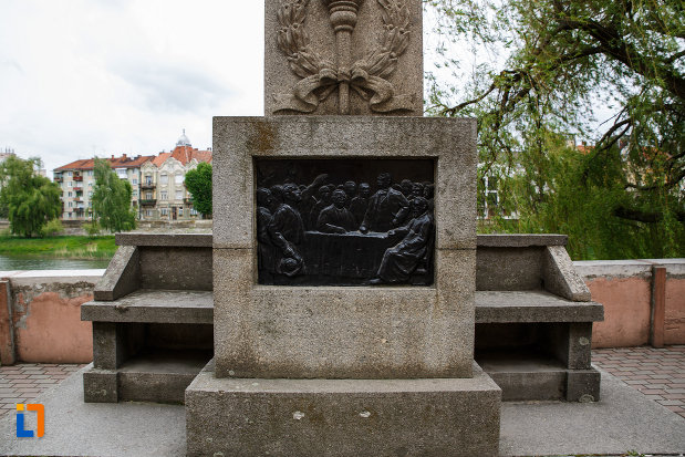 soclul-de-la-monumentul-lui-coriolan-brediceanu-din-lugoj-judetul-timis.jpg