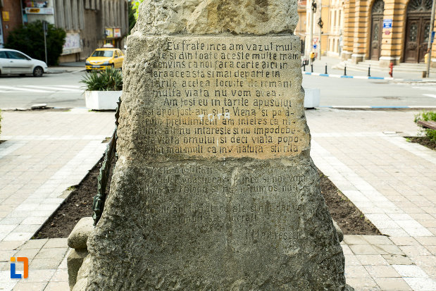 soclul-de-la-statuia-lui-ioan-maiorescu-din-craiova-judetul-dolj.jpg