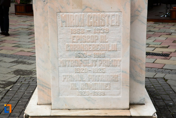 soclul-de-la-statuia-lui-miron-costea-din-caransebes-judetul-caras-severin.jpg